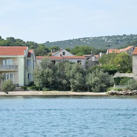 Adria Tkon